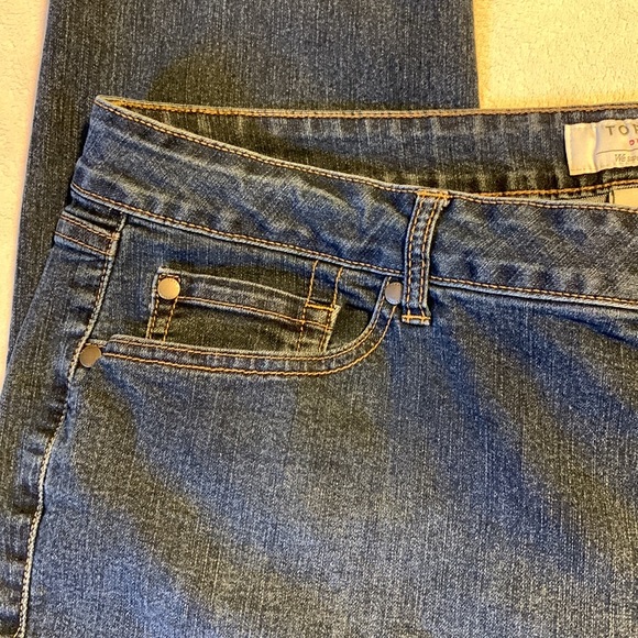 Torrid Regular Wash Tapered Jean 20T - Picture 3 of 9